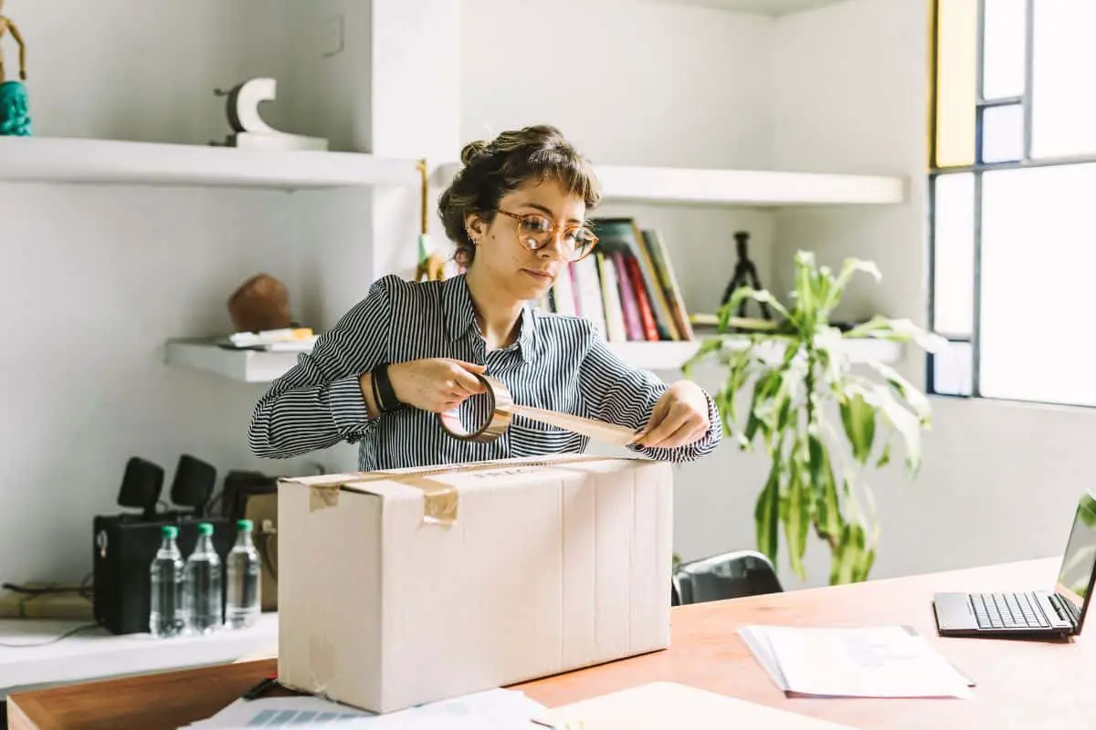Does The Sender Or Receiver Pay Customs Duty?